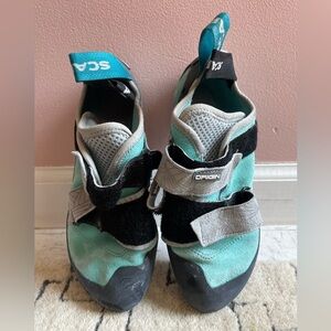 Origin SCARPA teal rock climbing shoes size 5.5